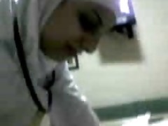 Covered Arab Kuweiti nurse with hijab blowjob